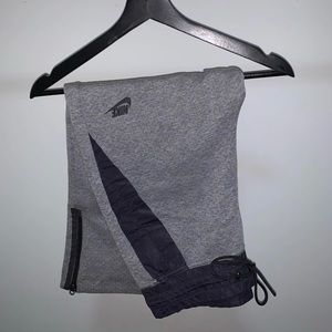 Cropped Nike sweatpants